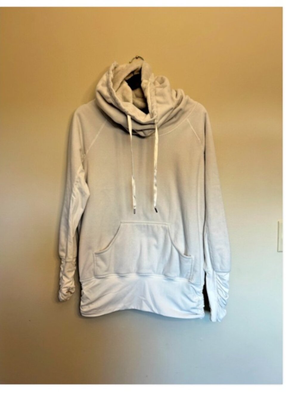 Lululemon Don't Hurry Be Happy Pullover Sweatshirt Cream Cowl Neck Fleece Sz 10